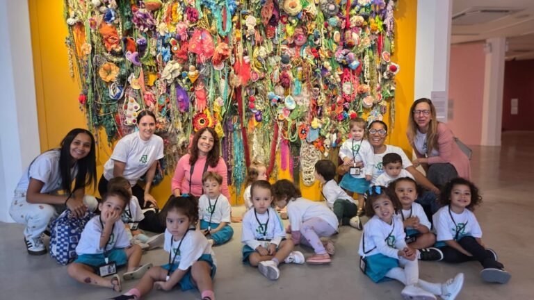 GRUPO 2B – VISITA À EXPOSIÇÃO “TECENDO HISTÓRIAS: ARTE TÊXTIL LATINO-AMERICANA”